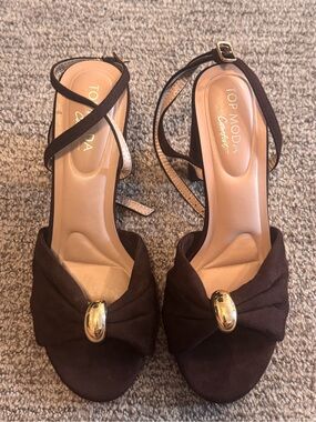 TOP Moda Brown Cross-Strap Heeled Sandals with Gold Accent